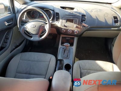 Zdjęcie 8 z 12 samochodu: 2015 KIA FORTE LX VIN:KNAFK4A69F5344403 - miniatura
