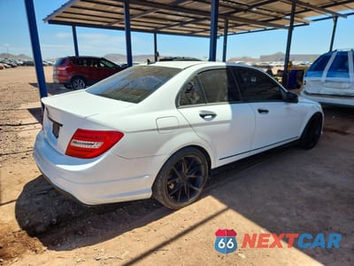 Trzecie zdjęcie samochodu z tyłu: 2013 MERCEDES-BENZ C 250 VIN:WDDGF4HBXDR284495 - miniatura