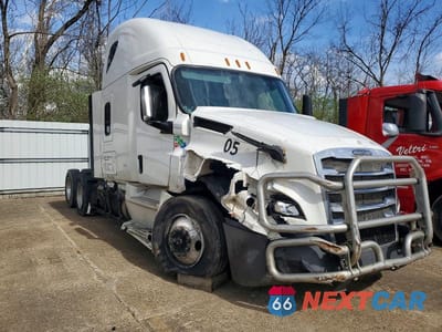 2018 FREIGHTLINER CASCADIA 126 SEMI TRUCK 3AKJHHDR7JSJT5476 - główne zdjęcie licytacji z USA - miniatura