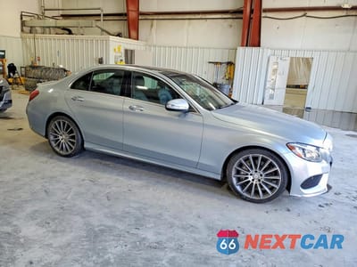 Czwarte zdjęcie samochodu z boku: 2015 MERCEDES-BENZ C 300 4MATIC VIN:55SWF4KB8FU089260 - miniatura