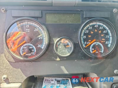 Zdjęcie 8 z 10 samochodu: 2015 FREIGHTLINER CASCADIA 125 SEMI TRUCK VIN:1FUJGLD67FLGJ1338 - miniatura