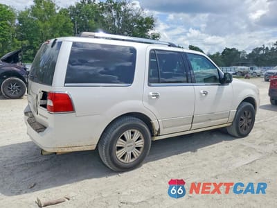 Trzecie zdjęcie samochodu z tyłu: 2010 LINCOLN NAVIGATOR VIN:5LMJJ2J5XAEJ07481 - miniatura