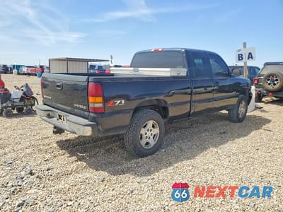 Trzecie zdjęcie samochodu z tyłu: 2002 CHEVROLET SILVERADO K1500 VIN:2GCEK19T821383759 - miniatura