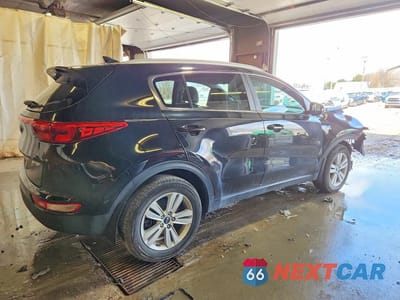 Trzecie zdjęcie samochodu z tyłu: 2017 KIA SPORTAGE LX VIN:KNDPMCAC7H7188354 - miniatura
