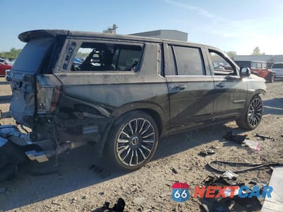 Trzecie zdjęcie samochodu z tyłu: 2025 CHEVROLET SUBURBAN K1500 HIGH COUNTRY VIN:1GNS6GRL4SR160501 - miniatura
