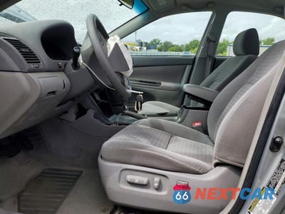 Zdjęcie 7 z 13 samochodu: 2005 TOYOTA CAMRY LE VIN:4T1BE30K65U994999 - miniatura