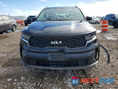 Piąte zdjęcie samochodu w środku: 2022 KIA SORENTO S VIN:5XYRL4LC1NG117776 - miniatura
