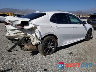 Trzecie zdjęcie samochodu z tyłu: 2021 TOYOTA CAMRY SE VIN:4T1G11AK0MU616809 - miniatura