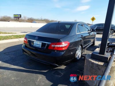 Czwarte zdjęcie samochodu z boku: 2010 MERCEDES-BENZ E 550 VIN:WDDHF7CB4AA157555 - miniatura