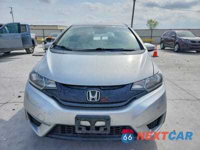 Piąte zdjęcie samochodu w środku: 2015 HONDA FIT LX VIN:3HGGK5H51FM755400 - miniatura