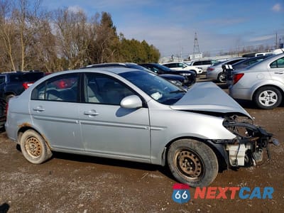 Czwarte zdjęcie samochodu z boku: 2009 HYUNDAI ACCENT GLS 4DR VIN:KMHCN45C69U371593 - miniatura