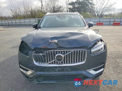 Piąte zdjęcie samochodu w środku: 2021 VOLVO XC90 T6 INSCRIPTION VIN:YV4A221L5M1670448 - miniatura
