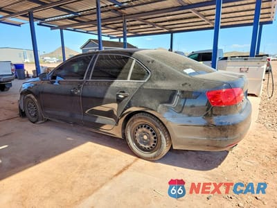 Drugie zdjęcie samochodu z przodu: 2014 VOLKSWAGEN JETTA BASE VIN:3VW2K7AJXEM332063 - miniatura