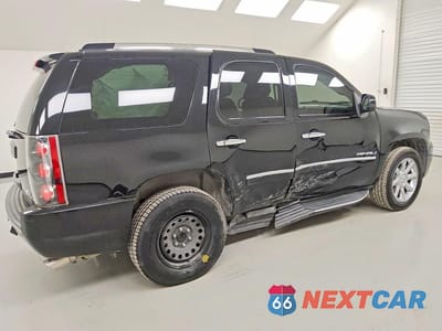 Trzecie zdjęcie samochodu z tyłu: 2014 GMC YUKON DENALI VIN:1GKS2EEF8ER181448 - miniatura