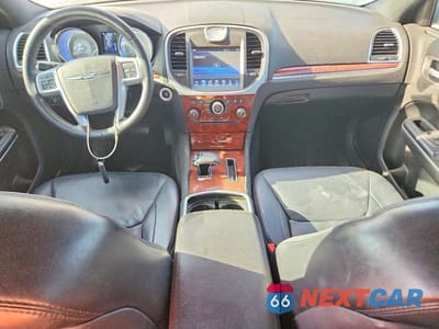 Zdjęcie 8 z 13 samochodu: 2014 CHRYSLER 300 VIN:2C3CCAAG5EH103654 - miniatura