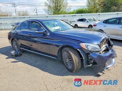 Czwarte zdjęcie samochodu z boku: 2015 MERCEDES-BENZ C 300 4MATIC VIN:55SWF4KB9FU027494 - miniatura