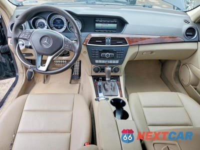 Zdjęcie 8 z 12 samochodu: 2014 MERCEDES-BENZ C 250 VIN:WDDGF4HB4ER313510 - miniatura