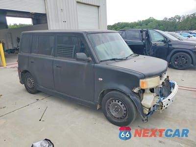 Czwarte zdjęcie samochodu z boku: 2005 TOYOTA SCION XB VIN:JTLKT334554018823 - miniatura