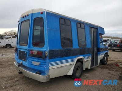 Trzecie zdjęcie samochodu z tyłu: 1990 FORD SHUTTLE BUS VIN:1FDKE30H7LHA73417 - miniatura