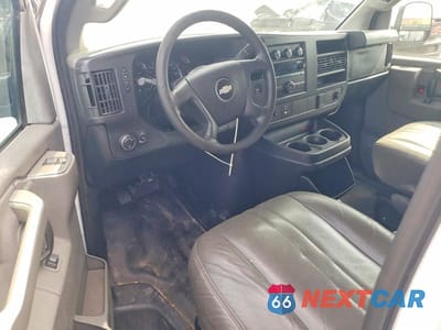 Zdjęcie 8 z 13 samochodu: 2017 CHEV EXPRESS G2500 VIN:1GCWGAFF1H1135808 - miniatura