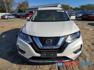 Piąte zdjęcie samochodu w środku: 2018 NISSAN ROGUE S VIN:JN8AT2MV8JW344952 - miniatura