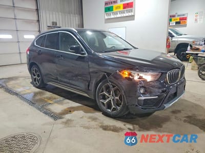 Czwarte zdjęcie samochodu z boku: 2018 BMW X1 XDRIVE28I VIN:WBXHT3C37J5K26318 - miniatura