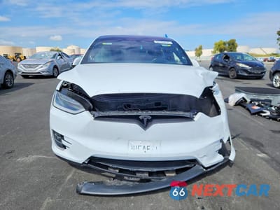 Piąte zdjęcie samochodu w środku: 2016 TESLA MODEL X VIN:5YJXCAE22GF002687 - miniatura