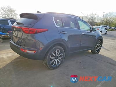 Trzecie zdjęcie samochodu z tyłu: 2018 KIA SPORTAGE EX VIN:KNDPNCAC9J7328620 - miniatura