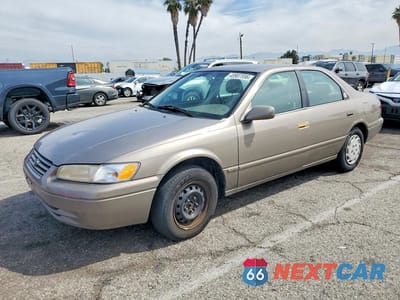 1999 TOYOTA CAMRY LE 4T1BG22K9XU864364 - główne zdjęcie licytacji z USA - miniatura