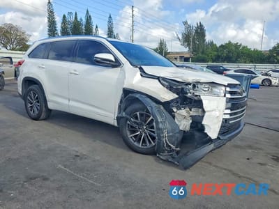 Czwarte zdjęcie samochodu z boku: 2017 TOYOTA HIGHLANDER XLE VIN:5TDKZRFH6HS203404 - miniatura