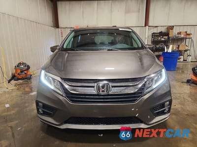 Piąte zdjęcie samochodu w środku: 2018 HONDA ODYSSEY EXL VIN:5FNRL6H74JB043522 - miniatura