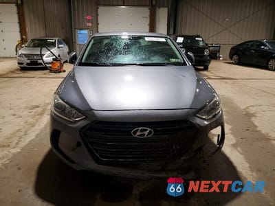 Piąte zdjęcie samochodu w środku: 2018 HYUNDAI ELANTRA SE VIN:KMHD74LF2JU580944 - miniatura