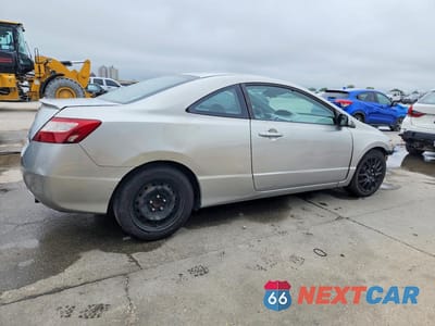 Trzecie zdjęcie samochodu z tyłu: 2008 HONDA CIVIC LX VIN:2HGFG12678H561432 - miniatura
