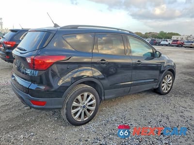 Trzecie zdjęcie samochodu z tyłu: 2019 FORD ESCAPE SE VIN:1FMCU0GD6KUC02486 - miniatura