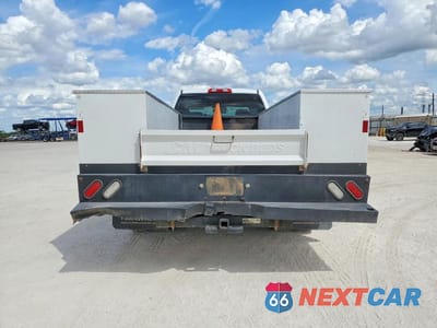 Zdjęcie 6 z 11 samochodu: 2019 CHEVROLET SILVERADO HD UTILITY / SERVICE TRUC VIN:1GB4KWCY0KF138643 - miniatura