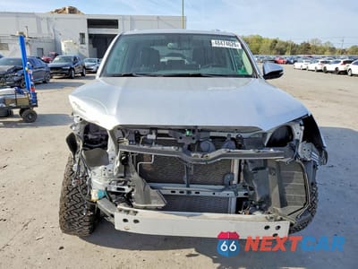 Piąte zdjęcie samochodu w środku: 2017 TOYOTA 4RUNNER SR5 PREMIUM VIN:JTEBU5JR6H5424154 - miniatura