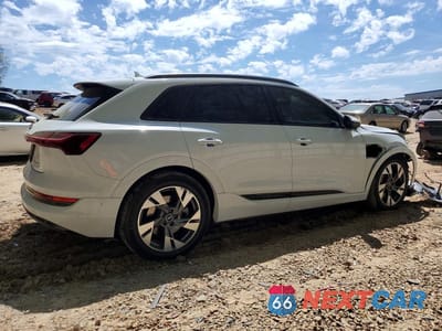 Trzecie zdjęcie samochodu z tyłu: 2021 AUDI E-TRON PREMIUM VIN:WA1AAAGE8MB008747 - miniatura