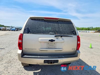 Zdjęcie 6 z 13 samochodu: 2007 CHEVROLET SUBURBAN VIN:1GNFK163X7J296135 - miniatura