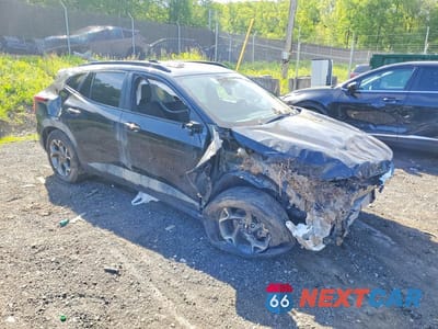 Czwarte zdjęcie samochodu z boku: 2025 CHEVROLET TRAX 1LT VIN:KL77LHEP3SC232536 - miniatura