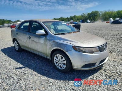Czwarte zdjęcie samochodu z boku: 2012 KIA FORTE EX VIN:KNAFU4A20C5494967 - miniatura