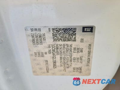 Zdjęcie 10 z 10 samochodu: 2018 CHEVROLET EXPRESS G2500 DELIVERY VAN VIN:1GCWGAFG1J1908825 - miniatura