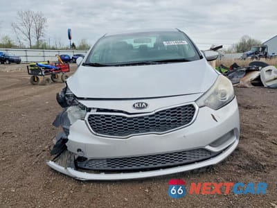 Piąte zdjęcie samochodu w środku: 2016 KIA FORTE LX VIN:KNAFK4A64G5495747 - miniatura