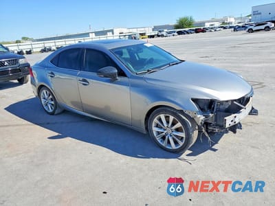 Czwarte zdjęcie samochodu z boku: 2016 LEXUS IS 200T BASE VIN:JTHBA1D29G5010920 - miniatura