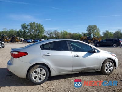 Trzecie zdjęcie samochodu z tyłu: 2015 KIA FORTE LX VIN:KNAFK4A64F5367328 - miniatura