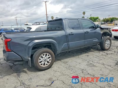 Trzecie zdjęcie samochodu z tyłu: 2025 TOYOTA TACOMA SR5 VIN:3TMKB5FN2SM052541 - miniatura