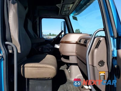 Piąte zdjęcie samochodu w środku: 2015 VOLVO VN VNL VIN:4V4NC9EH3FN916851 - miniatura
