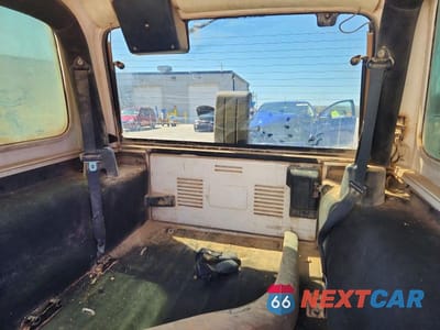 Zdjęcie 10 z 12 samochodu: 2004 JEEP WRANGLER / TJ SPORT VIN:1J4F449S34P802463 - miniatura