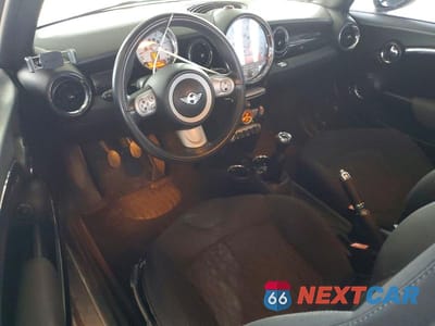 Zdjęcie 8 z 11 samochodu: 2007 MINI COOPER VIN:WMWMF33537TU60719 - miniatura