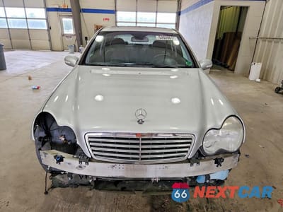 Piąte zdjęcie samochodu w środku: 2002 MERCEDES-BENZ C 240 VIN:WDBRF61J02F165884 - miniatura