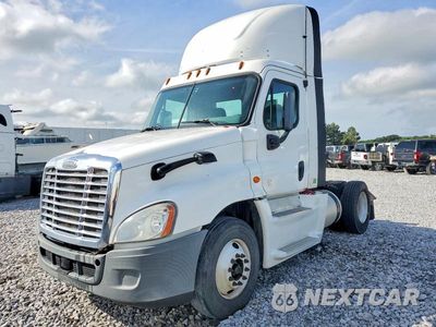 Drugie zdjęcie samochodu z przodu: 2014 FREIGHTLINER CASCADIA SEMI TRUCK VIN:1FUBGEDV4ELFW8390 - miniatura